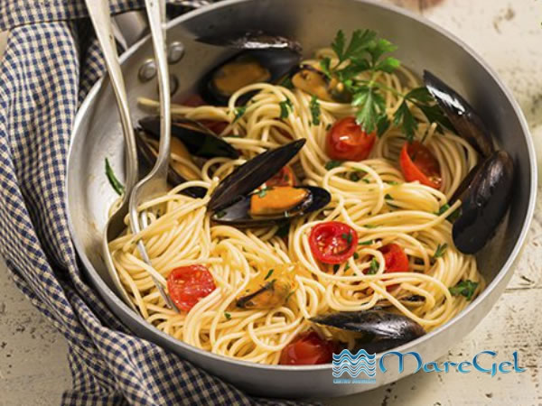 Spaghetti alle cozze e pomodorini