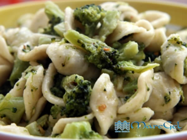 Orecchiette con broccoli e calamari